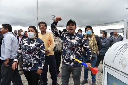 Los conductores exigen la devolución de multas por recalendarización.