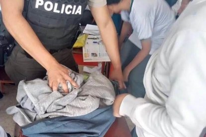 En las mochilas tres estudiantes portaban armas de fuego.