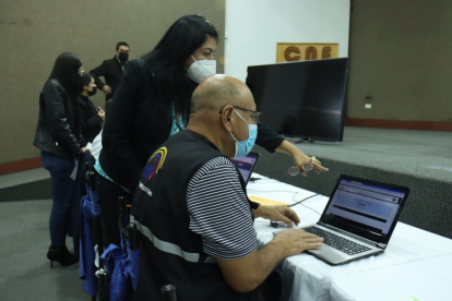 El Consejo Nacional Electoral (CNE) inició el proceso de notificación a los miembros de la junta receptora del voto.