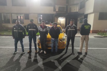 Uno de los sospechosos tiene antecedentes penales por robo agravado.