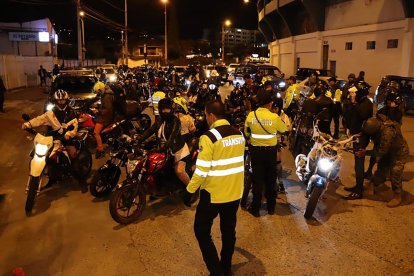 Las carreras y piques, costumbre de los jueves de un grupo de ciudadanos, en una zona no permitida.