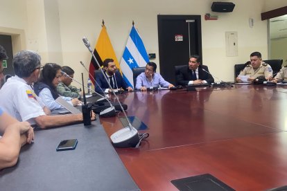 El Gobernador del Guayas está en el ECU-911 para verificar la vigilancia horas previas a la final única de la Copa Libertadores programada para las 15:00 de este sábado 29 de octubre.