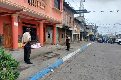Las víctimas conversaban afuera de sus casas cuando fueron tiroteadas.