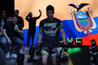 El ecuatoriano mantiene un récord invicto con 10 victorias.