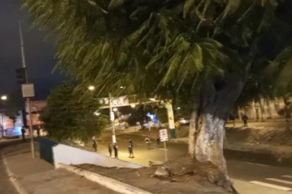 La Policía llegó al sitio para comenzar con las investigaciones.