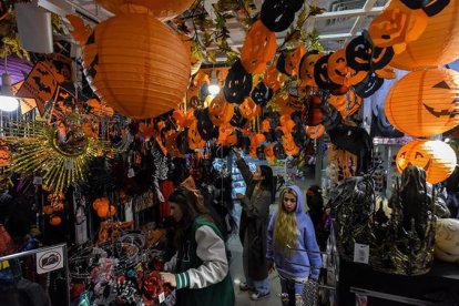 Halloween, una fiesta occidental masiva en Asia y marcada por la tragedia