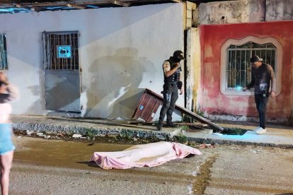 Desconocidos dispararon a los jovencita y abandonaron su cuerpo.