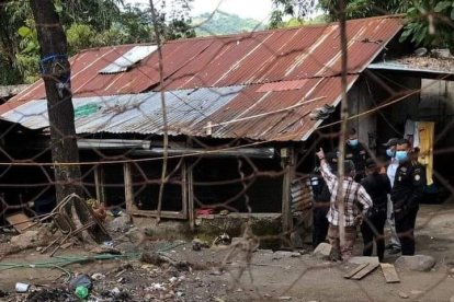 Los vecinos estaban como ‘locos’ por la pestilencia que salía desde la vivienda.