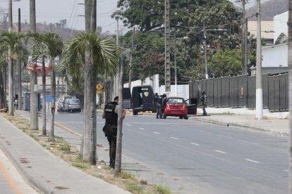 Abandonaron un vehículo con explosivos en una fábrica frente a la Penitenciaría