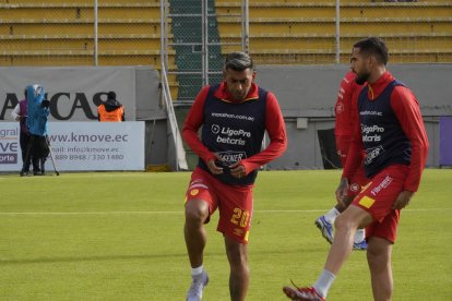 Los jugadores de Aucas cumplen con los entrenamientos en el estadio Gonzalo Pozo Ripalda de cara a las finales de LigaPro.