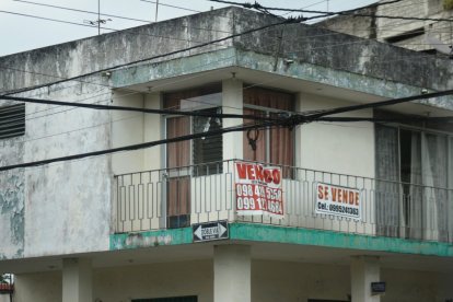 Los habitantes se marchan y alquilan sus bienes o los ponen en venta.