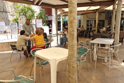 Comerciantes aseguran que esta medida les quitará mucho dinero y los perjudicará.