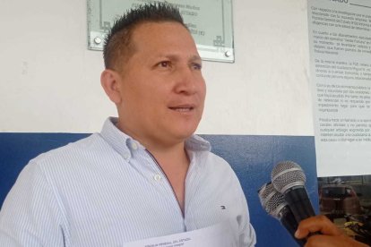 Jimmy Aguirre dice que su nombre aparece en panfletos amenazantes.