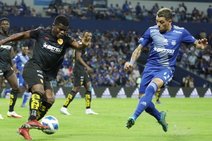 Edison Caicedo (i) ha sido uno de los pilares de Aucas esta temporada.