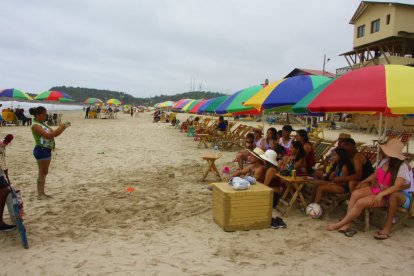 Santa Elena: Las playas lucieron vacías, pero los turistas disfrutaron de tranquilidad