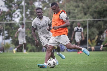 Pedro Velasco y Erick Castillo entrenan con normalidad en Barcelona.