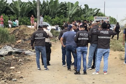 En un botadero de guineo del recinto San Pedro de Valdivia dejaron los cuerpos.