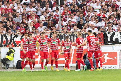 Augsburgo suma 14 puntos y ocupa el puesto 13 de la tabla de posiciones de la Bundesliga.