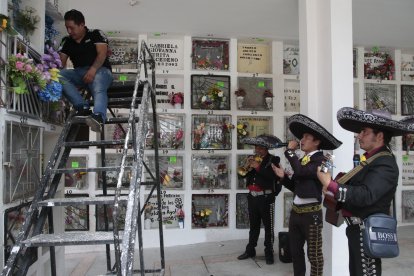 Los mariachis interpretaron baladas, rancheras y música del recuerdo.