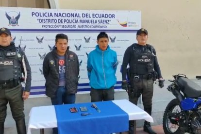Los sujetos fueron detenidos en el centro de Quito. Tenían antecedentes.