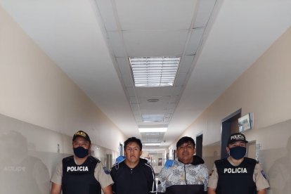 Los sujetos fueron atrapados por el populacho luego de ‘bajarse’ las monedas.