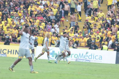 Papá hace un 'Monumentalazo'