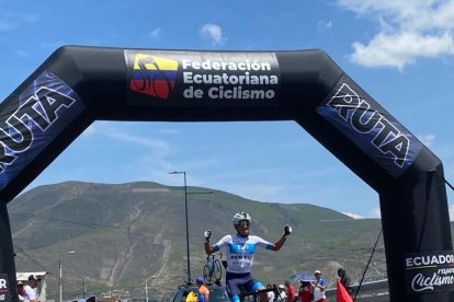 El ciclista Erik Pozo obtuvo dos coronas en el campeonato nacional juvenil que se desarrolló en Ibarra.
