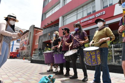 Varios colectivos feministas acompañaron a la víctima durante el proceso judicial. Ellos realizaron plantones en muestra de apoyo.