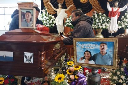 Para ayer estaba previsto que se llevara a cabo el sepelio en el cementerio general de la capital mejiense.