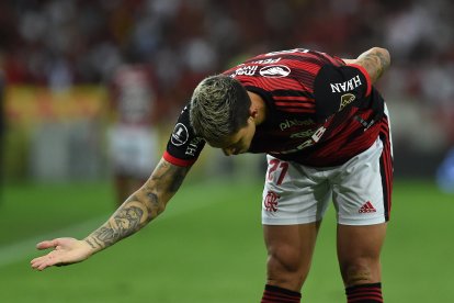 Se trata de Pedro Guilherme Abreu dos Santos, jugador del Flamengo. El video de la pedida de mano se hizo viral.
