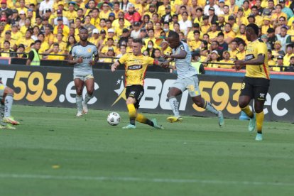 Kitu Díaz en la jugada.