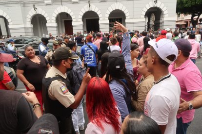 Dueños y trabajadores de los negocios nocturnos piden la eliminación del toque de queda