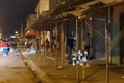 Según testigos, tres sujetos que se movilizaban en una moto serían los responsables de este nuevo asesinato.