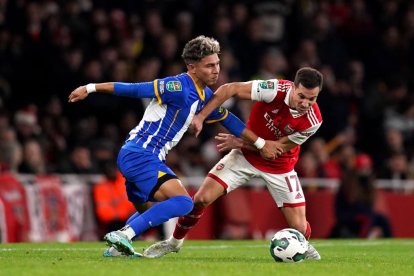 Jeremy Sarmiento, estuvo 80 minutos ante el Arsenal.