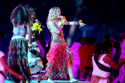 A través de un tuit, la cuenta World Music Awards publicó que la colombiana y el grupo estaría en la presentación del evento deportivo.