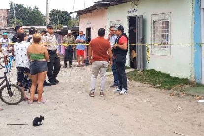 Al menos tres disparos acabaron con la vida de un hombre. Los sicarios llegaron en moto.