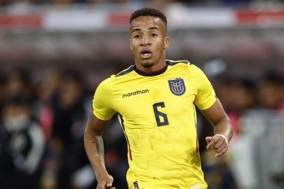 El embajador de Ecuador en Qatar manifestó aquella novedad sobre el lateral derecho de la Tricolor.