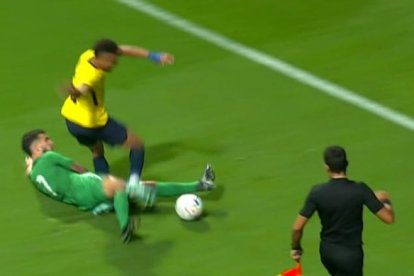 Byron Castillo abandonó la cancha antes de que termine el primer tiempo, en el amistoso ante Irak.