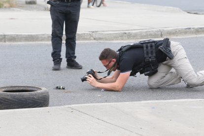 Los peritos tuvieron mucho cuidado durante las primeras inspecciones.