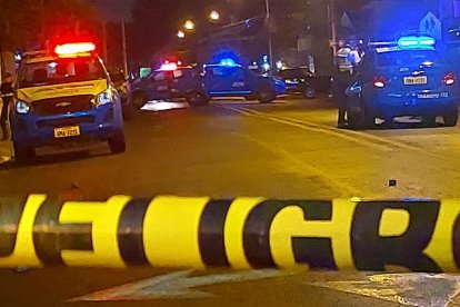 La zona fue acordonada para que los agentes policiales realicen sus labores.