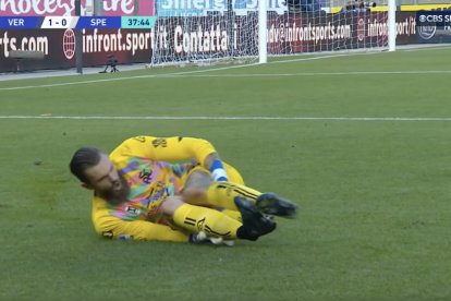 El portero polaco Bartlomiej Dragowski sufrió una lesión que lo dejaría fuera del Mundial.