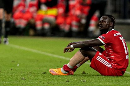 En su último partido con el Bayern Múnich, el senegalés Sadio Mané sufrió una lesión en la rodilla derecha.