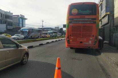 El daño en el autobús causó trafico en la avenida Maldonado.