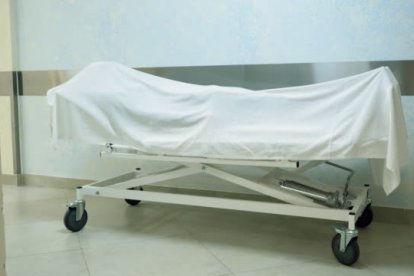 Sujetos en una bicicleta le dispararon cuando intentaron quitarle sus pertenencias.