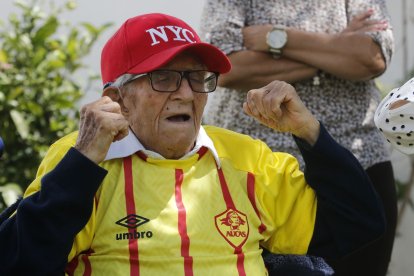 Desde un centro de cuidados para adultos mayores, Leopoldo alentó al equipo de sus amores.