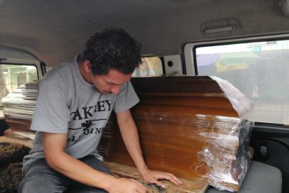 Miguel Bravo Bazurto dijo que intentó ayudar a su mamá, pero no pudo.