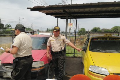 Los vehículos fueron hallados en una zona rural del recinto El Plato de la localidad de   Buena Fe.