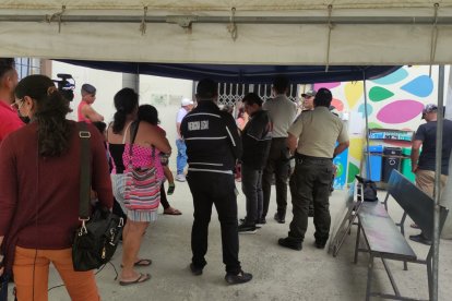 La víctima estaba fuera de una casa cuando fue sorprendido a tiros. Ocurrió a pocos pasos del cuartel bomberil de Jaramijó.