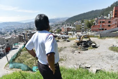 Carlos Lara aún sueña con el desastre que casi le arrebata la vida. No puede dormir por temor de que vuelva a pasar.