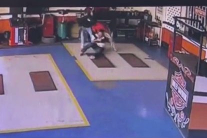 En videos de cámaras de seguridad quedó grabado el momento del intento de secuestro.